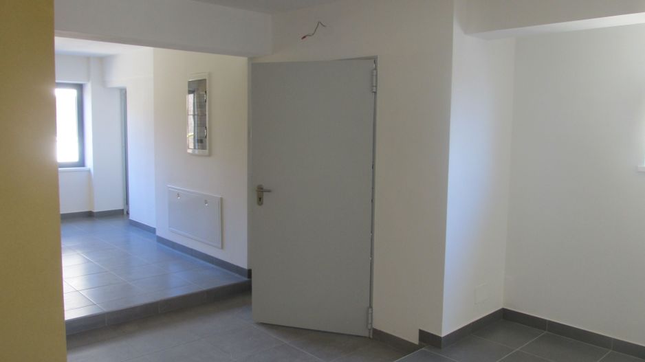 Spațiu de birouri de 552 mp de vânzare în zona Balcescu - Poză 9