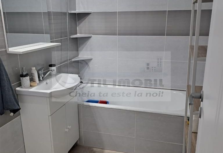 Apartament - 3 Camere Nicolina - 560 euro - Poză 12
