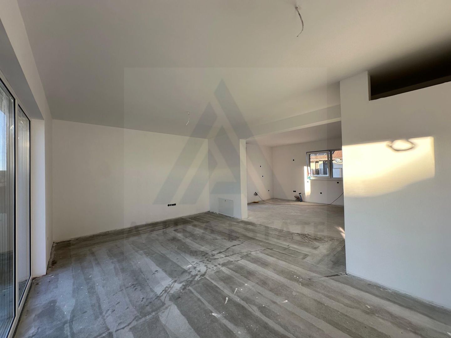 Casa moderna 4 camere 2 bai 3 locuri parcare si pivnita in Cisnadie - Poză 7