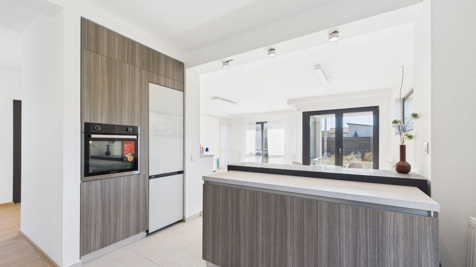 Casă modernă 3 dormitoare, curte generoasă și parcare dublă-CORBEANCA - Poză 12