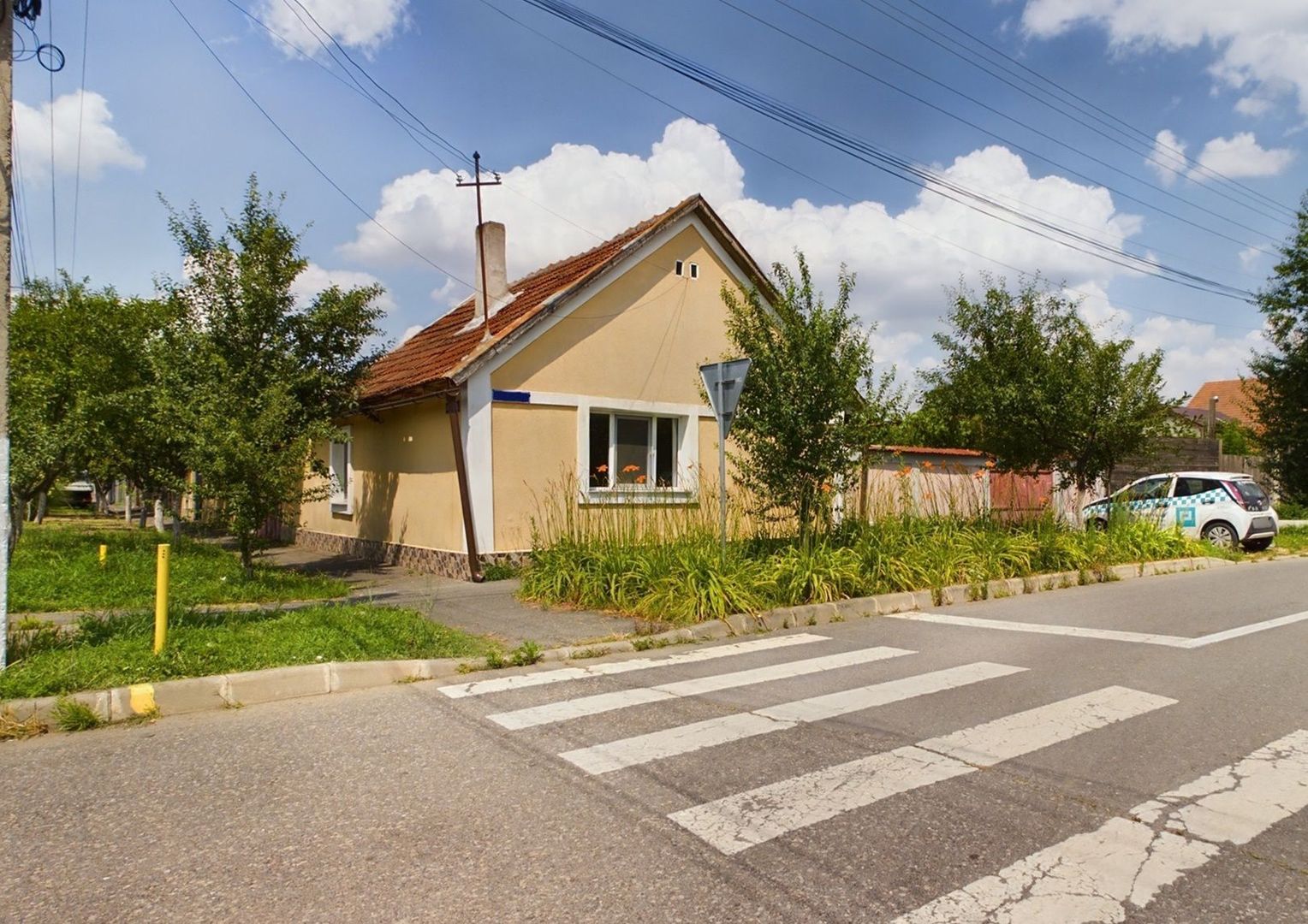 Casă cu 3 camere în Bujac - Poză 2