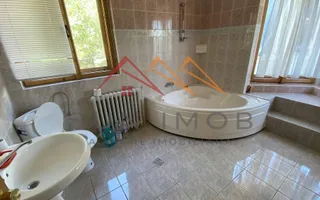 Vila de vanzare, teren 3100 mp, 7 camere, 6 grupuri sanitare, 3 CT, an 1997 - Poză 20