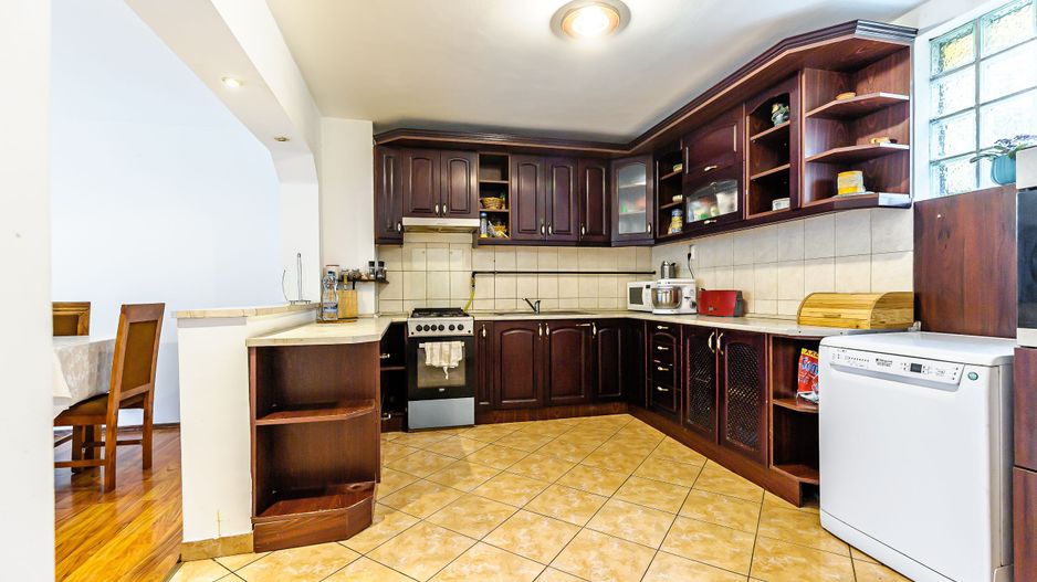 Pret redus Casă spațioasă cu teren generos în Gai Comision 0 - Poză 10