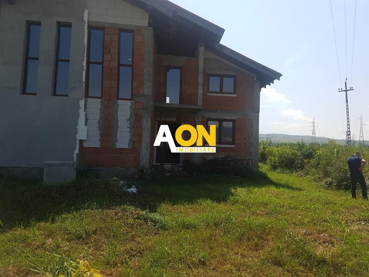 1/2 Duplex 4 camere 400 mp teren la rosu - Poză 1