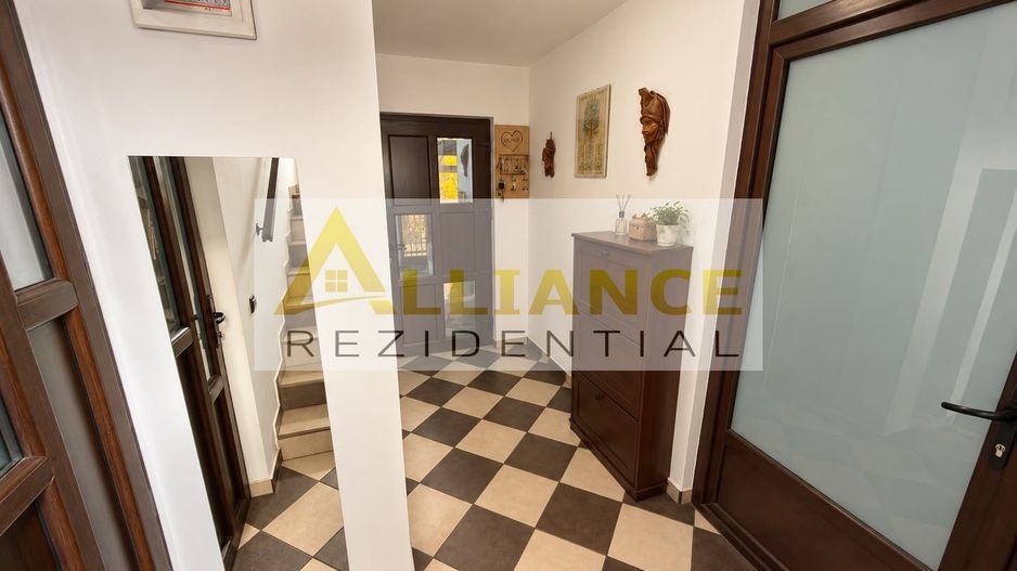 Vila de vanzare mobilata-5 camere-PANOURI SOLARE-300 M DE STV - Poză 15