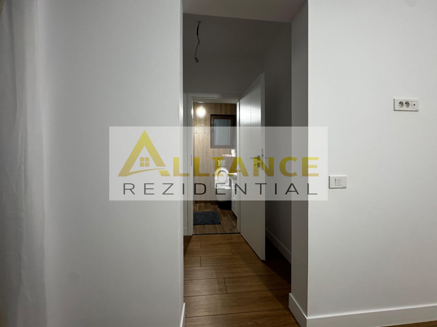 Vila de vanzare-5 camere-3 bai-500 M de STV - Poză 25