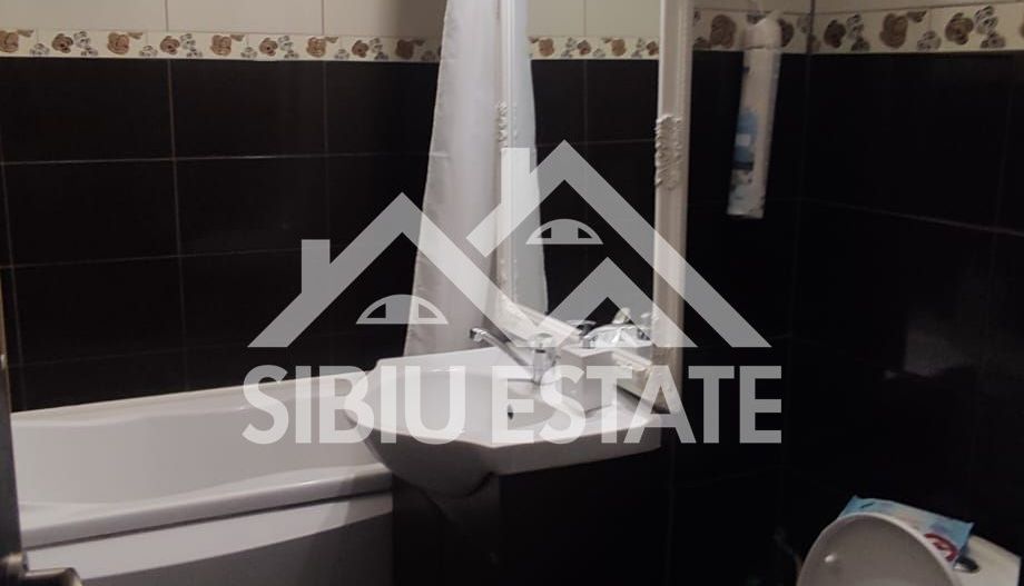 Apartament de inchiriat 3 camere mobilat si utilat in Sibiu - Poză 5