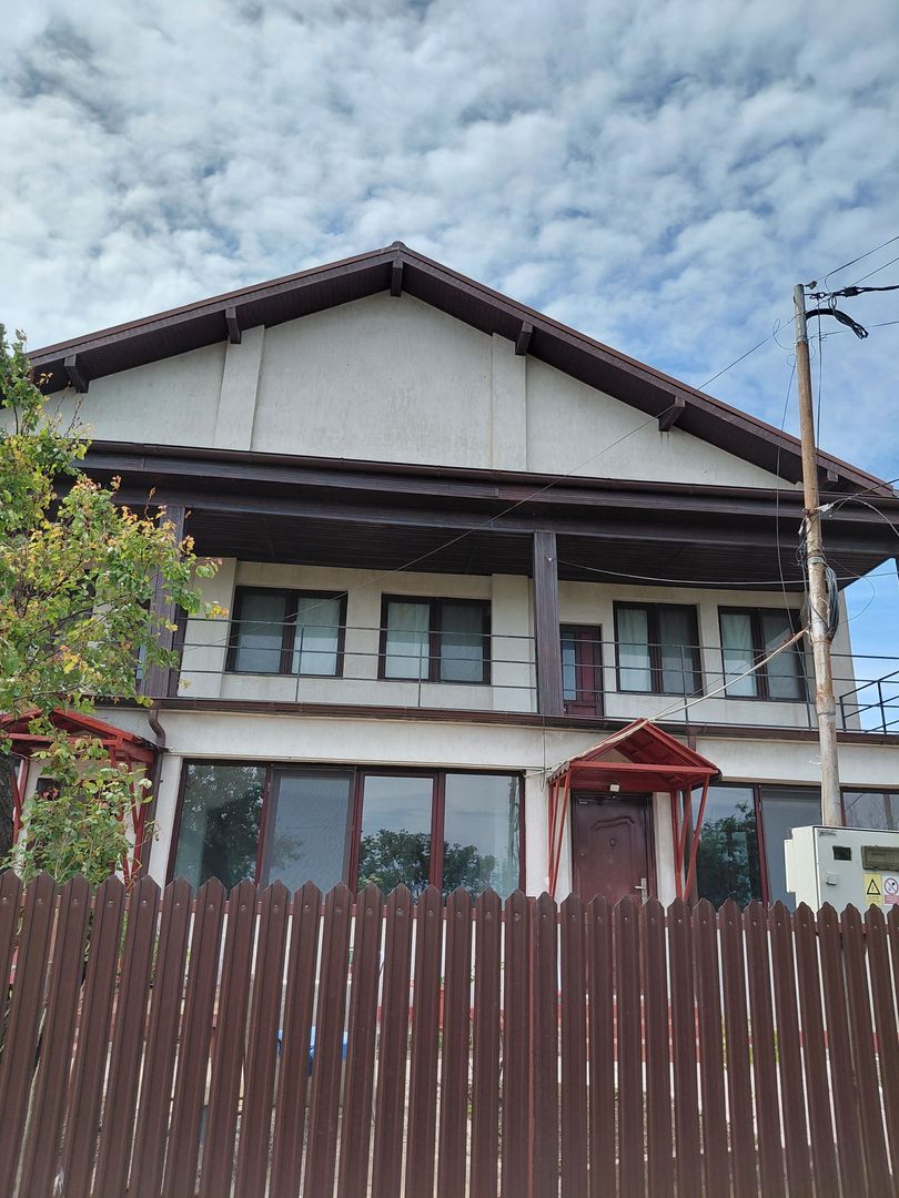 Casa P+1 zona Traian cu vedere la Brates - Poză 1