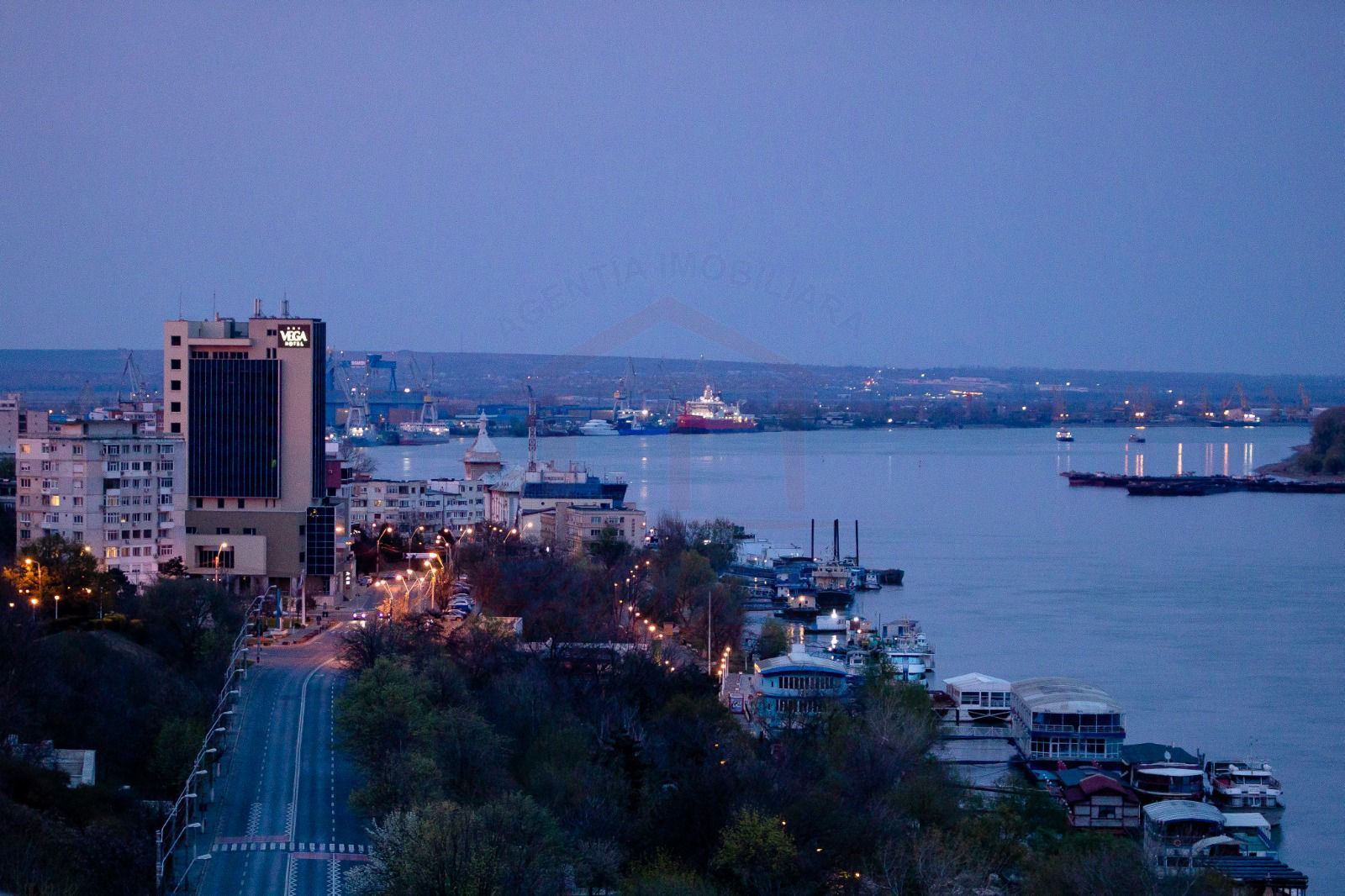 Inchiriere 3 camere in Galati, Faleza Dunarii, Bloc Atena - Poză 18