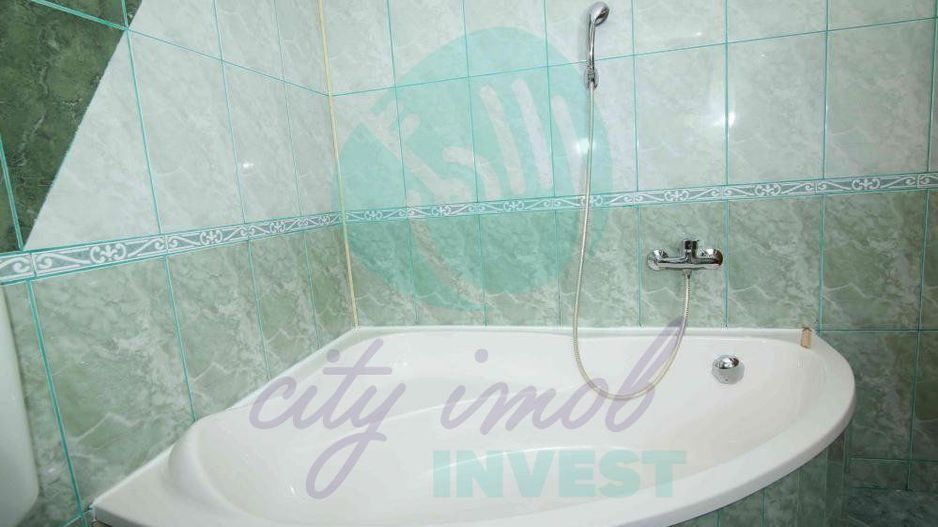 Vila cu 24 de camere cu priveliste superba ideal investitie in PREDEAL - Poză 13