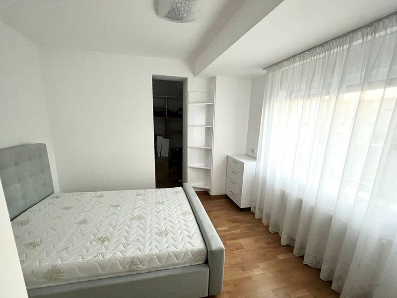 Penthouse cu 4 camere, terasa 132 mp, zona Torontalului - Poză 9