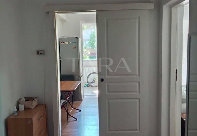 Apartament decomandat, 2 camere, balcon generos – Florești central. - Poză 3