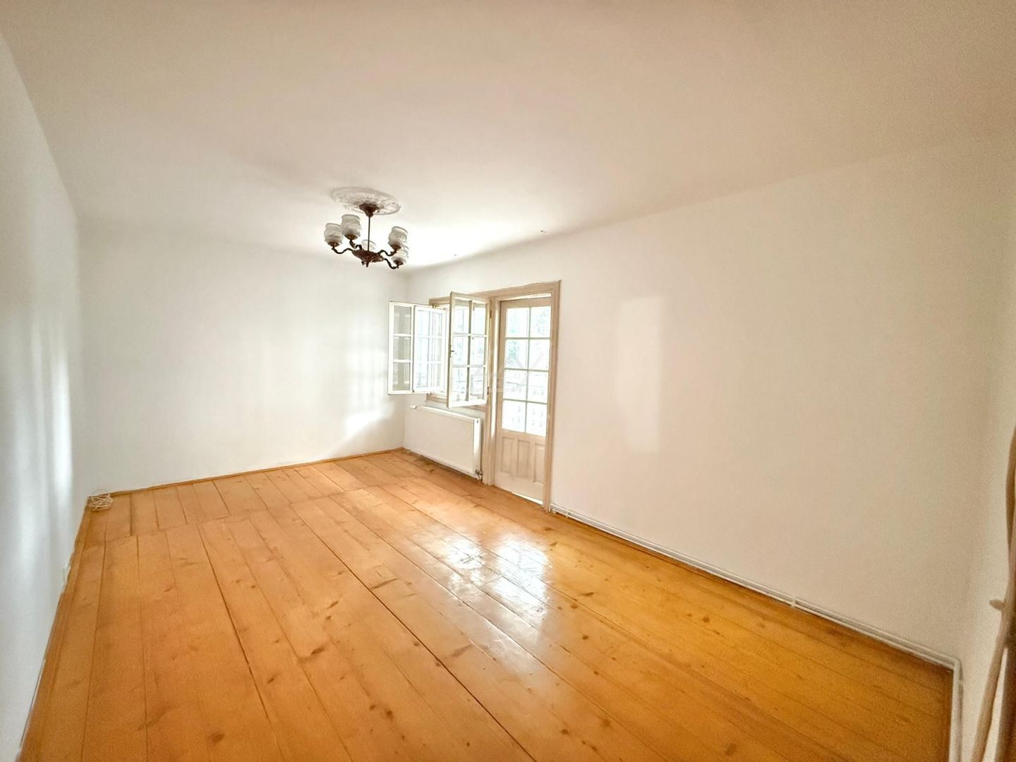 Decomandat. Centrala proprie. 2 Balcoane - Poză 2