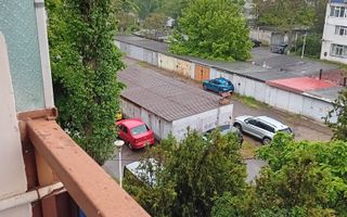 De vanzare -  apartament cu 3 camere decomandate, Tiglina 2, etaj 3/4 - Poză 1