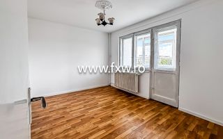 Apartament cu 3 camere, cu balcon la fiecare cameră,  zonă excelentă - Poză 2
