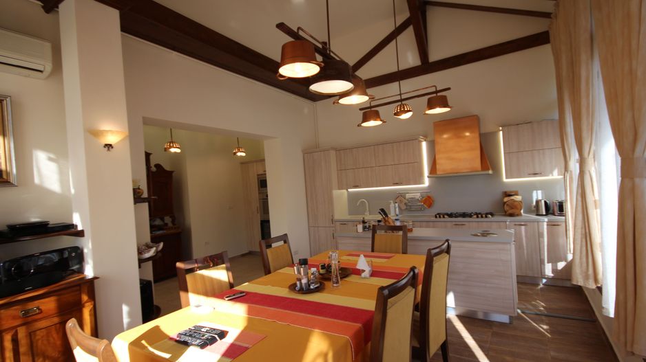 Vila frumoasa de vanzare in zona Balcescu! - Poză 21