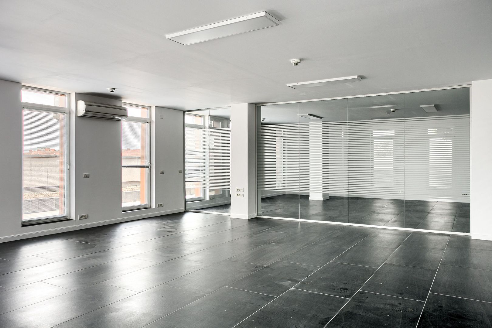 Închiriat! Spațiu de birouri ultracentral Arad - Poză 6