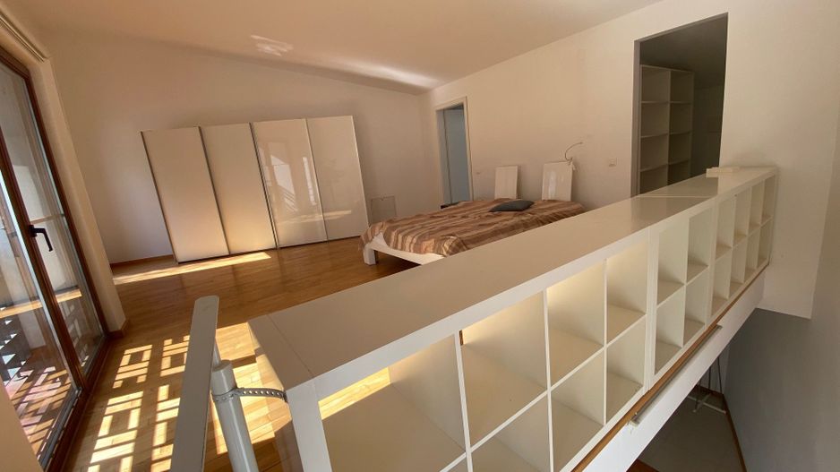 Apartament deosebit cu curte proprie si 2 locuri de parcare - Poză 10