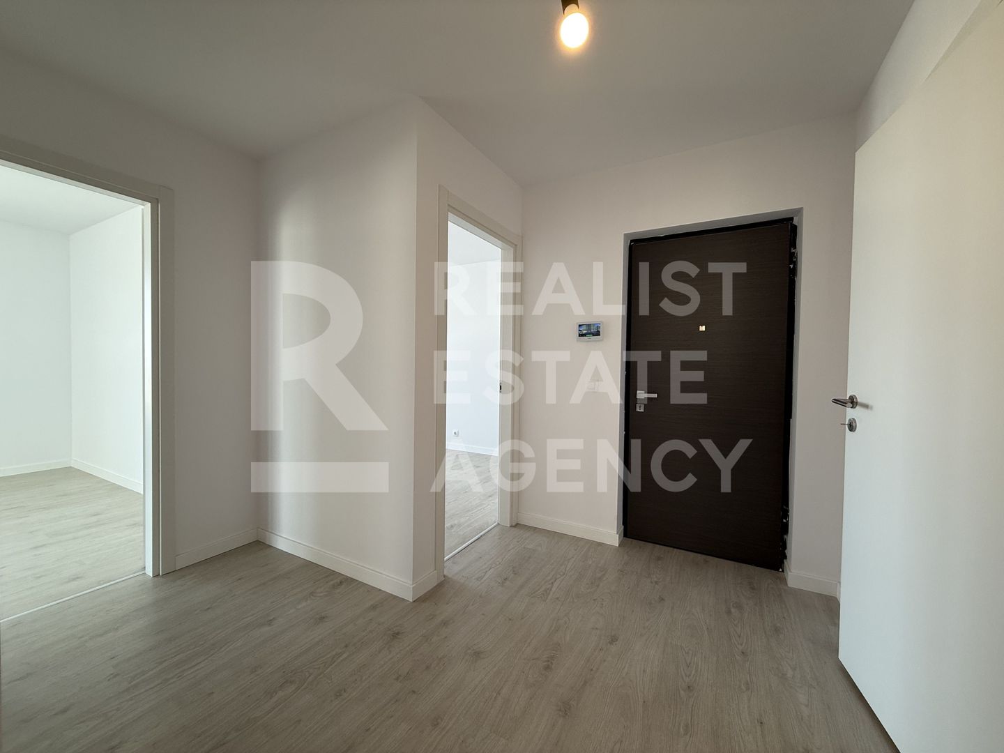 Apartament 3 camere de vânzare în nordul capitalei, lângă pădure - Poză 4