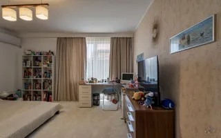 Vilă renovată P+1+M  | Foișor vitrat, grădină și jacuzzi - Poză 15