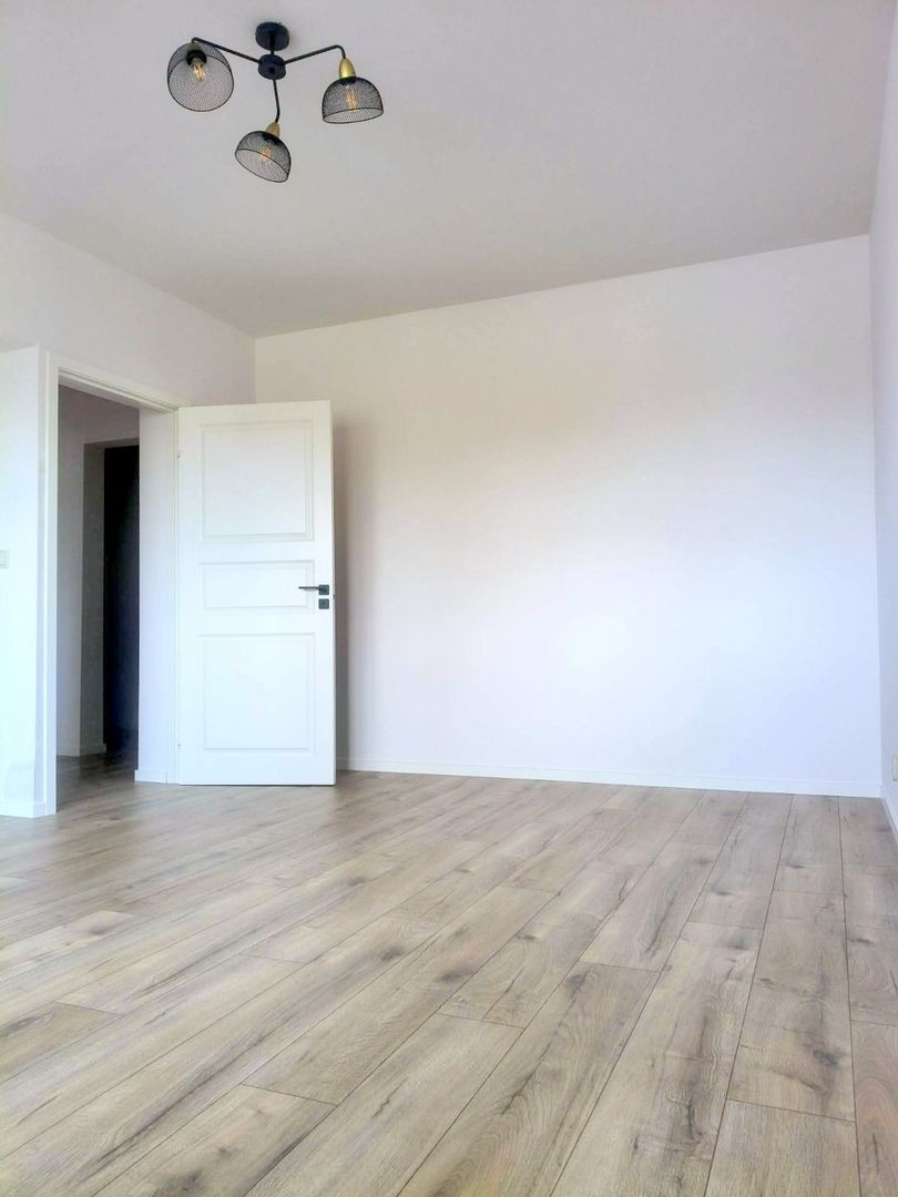 De vanzare apartament cu 2 camere, port, parter, 75.000 euro - Poză 7