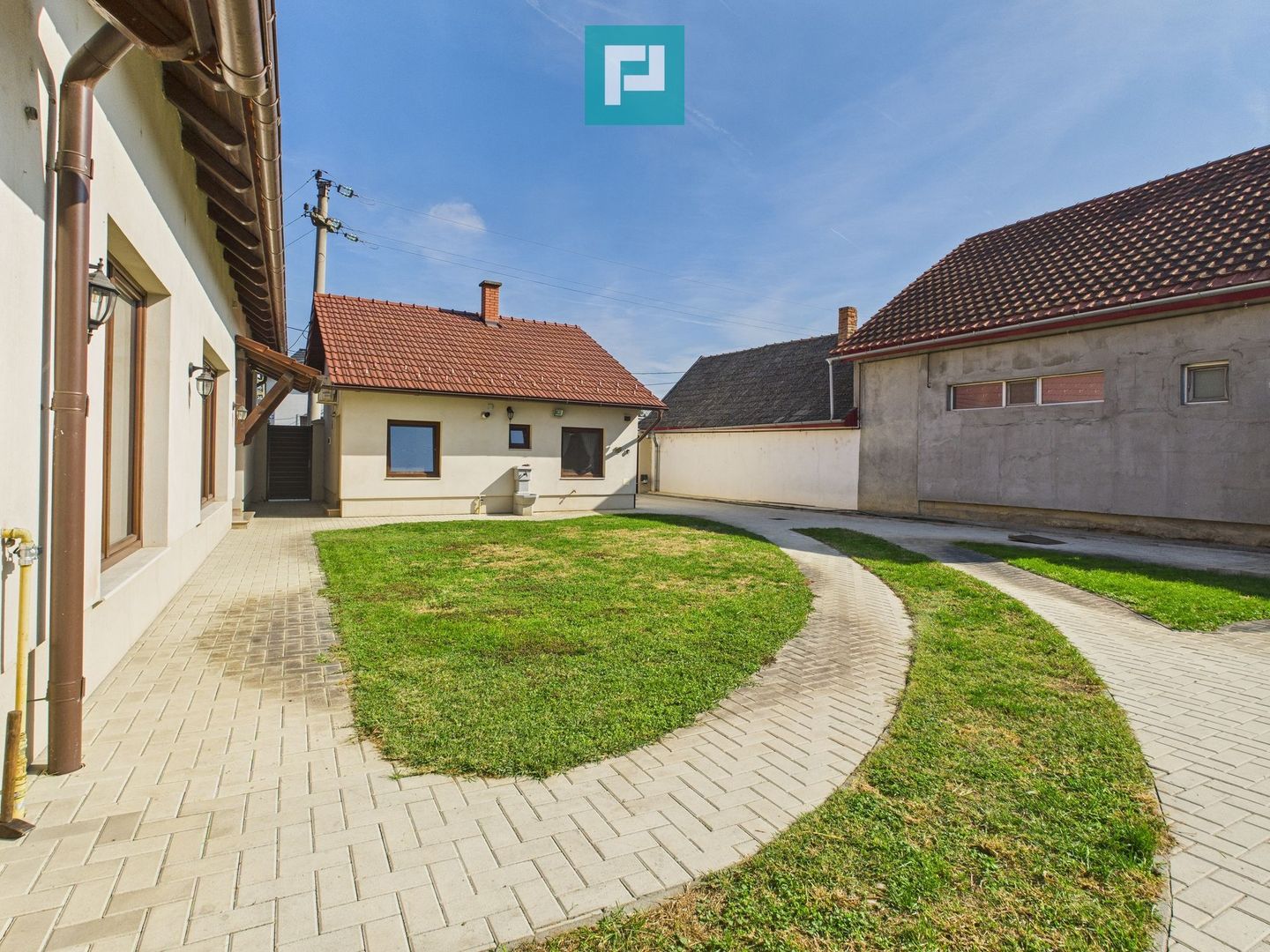 Casă modernă cu 2 corpuri, 5 camere în Pecica - Poză 23