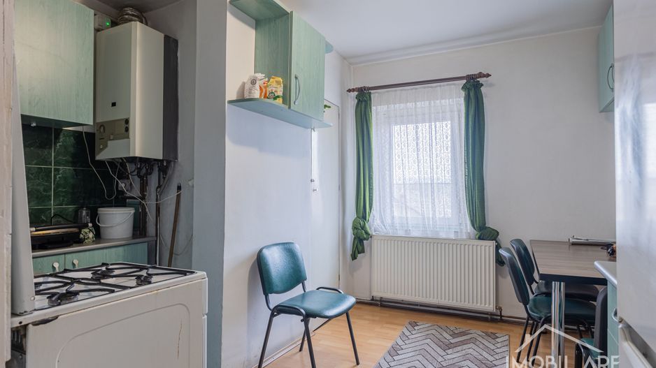 Apartament cu 3 camere de vânzare - Poză 3