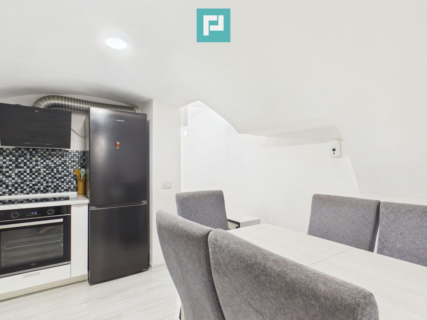 Apartament spațios cu 3 camere, zona centrală - Poză 5