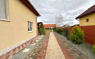 Casa de vanzare - 5 Camere, 2 Bai,  Garaj, 1000mp Teren - Poză 2