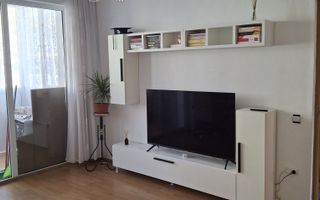Apartament 2 camere decomandat, etaj 1, renovat parțial. - Poză 2