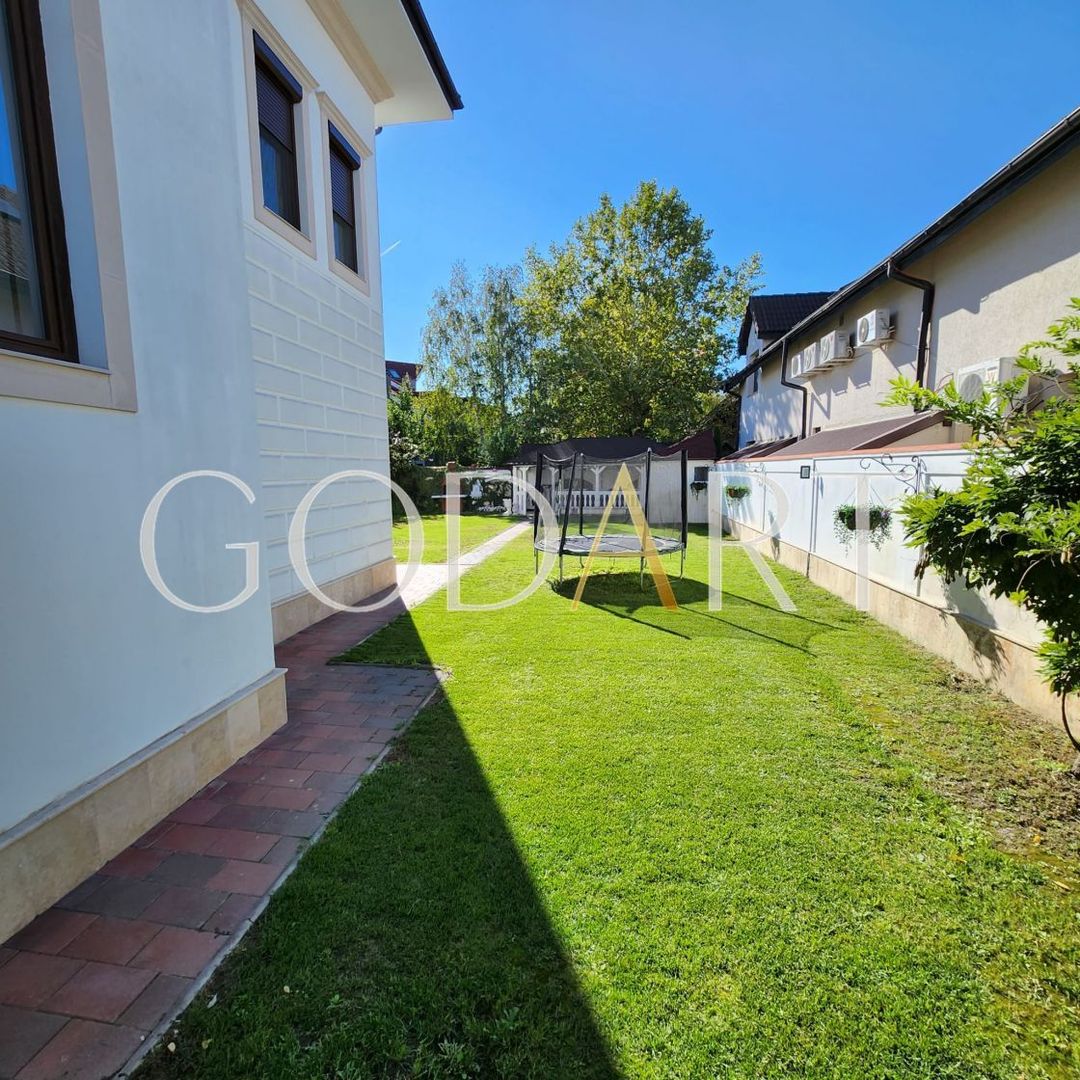 Resedinta exclusivista | Curte generoasa | Erou Iancu Nicolae - Poză 11