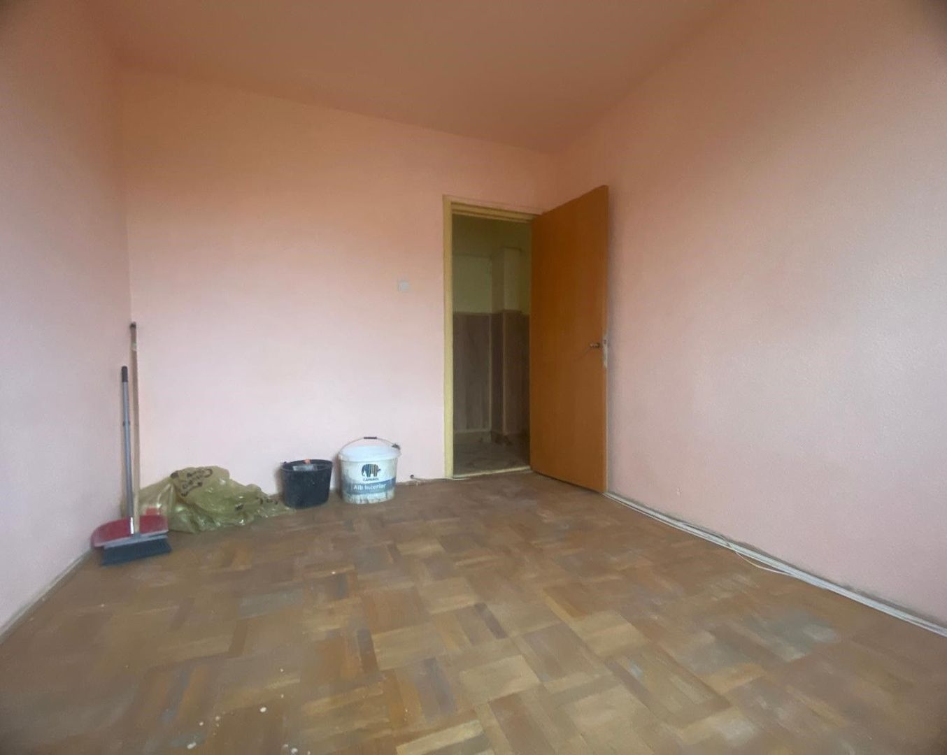 Vanzare apartament cu 3 camere în Micro 6  zonă căutată din Târgoviste - Poză 6