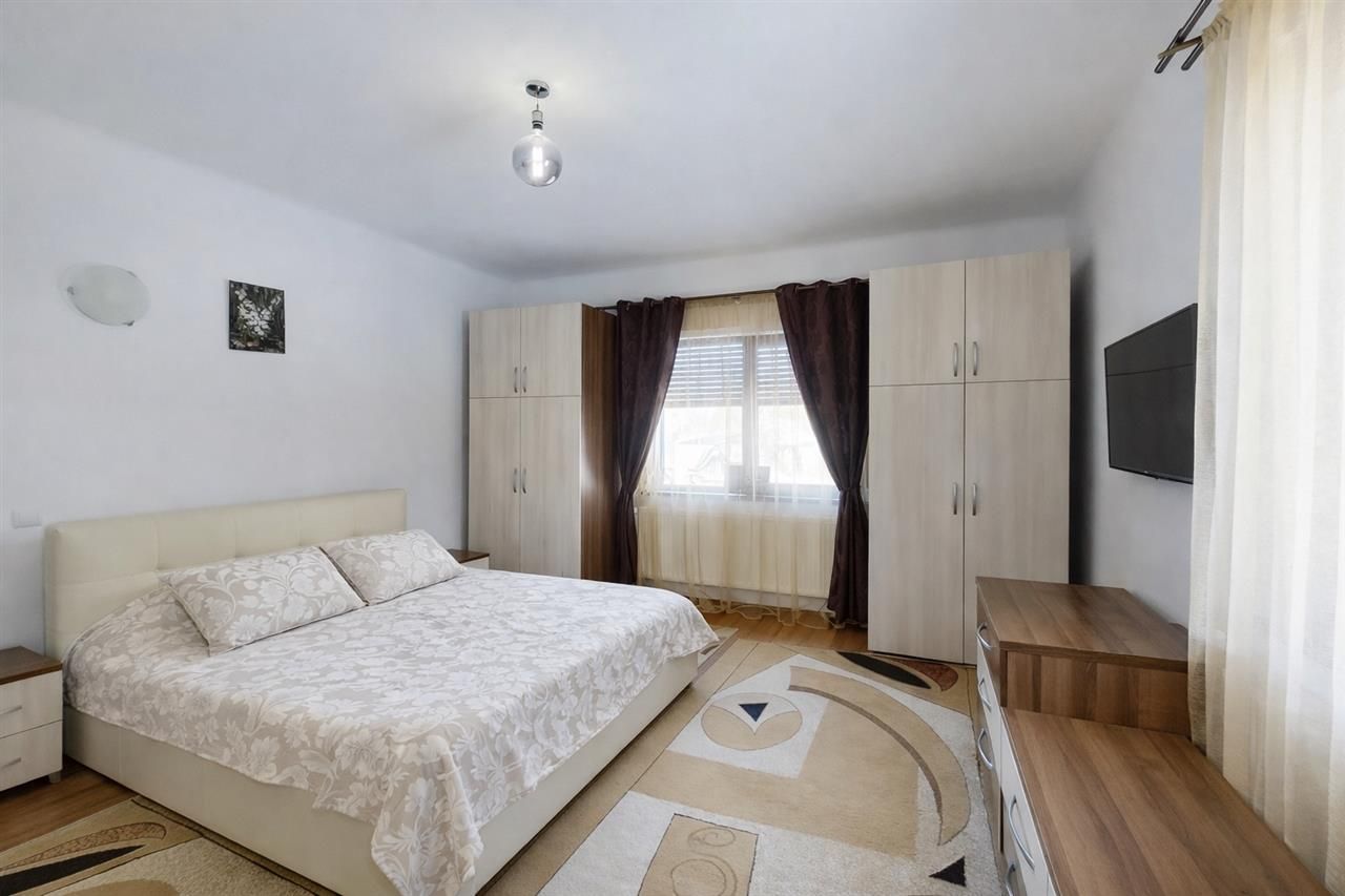 In cadru de poveste, pe 1.800 mp teren, Sacele, Brasov - Poză 4