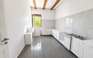 Casa cu istorie in Petrovaselo - Poză 7