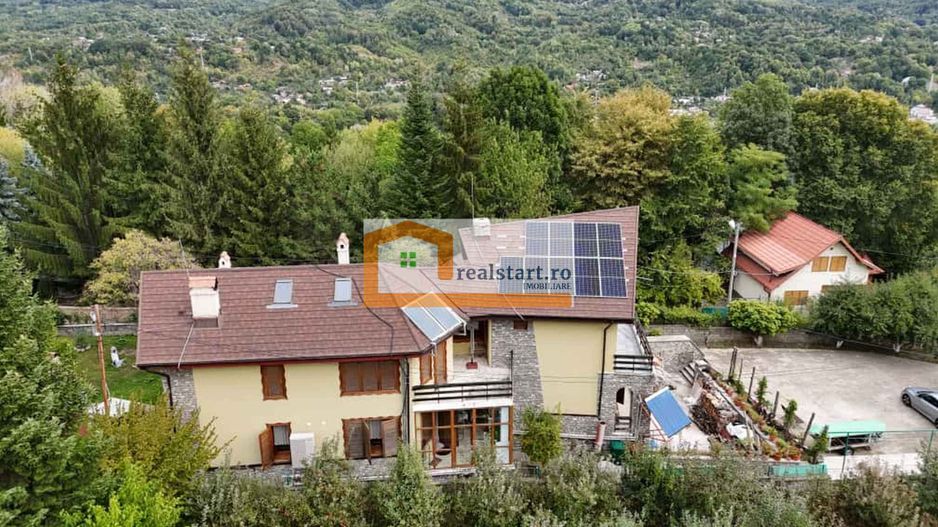 Vedere padure, panouri solare si fotovoltaice, pompa de caldura,  semineu - Poză 3