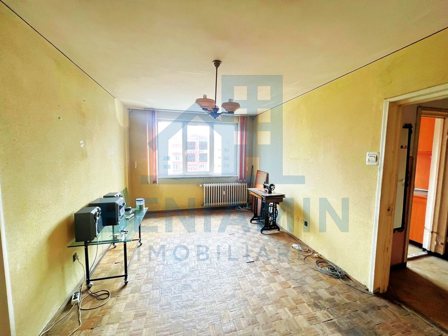 2 Camere-52mp-Balcon-Lift Nou-Anvelopat-Zona-Garii-Necesita-Renovare - Poză 3