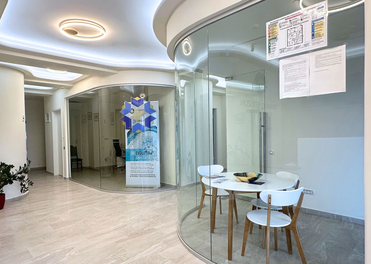 De vânzare Centru Medical Multifuncțional 196 mp zona Coresi - Poză 2