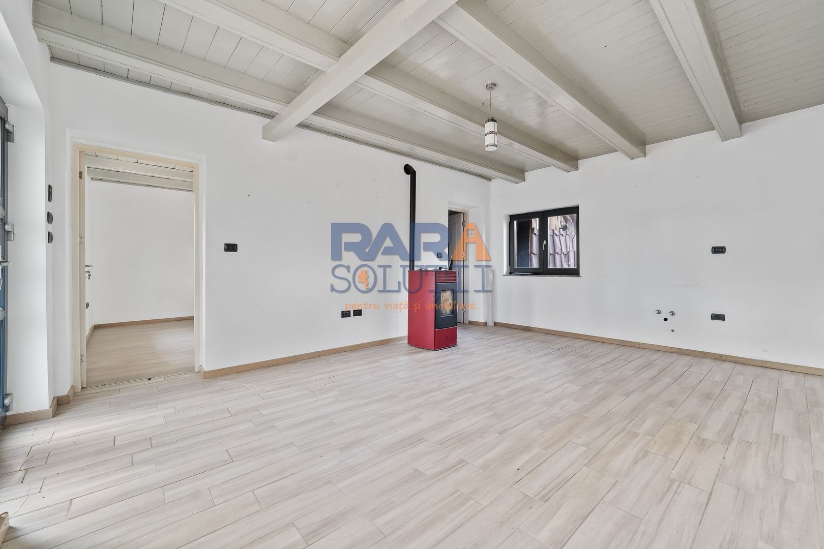 Căsuță renovată modern - Poză 2