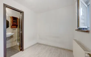 Două case. O singură curte. Mai multe feluri de a spune „acasă” - Poză 15