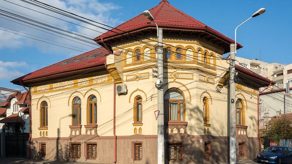 VILA INTERBELICA RENOVATA COMPLET - Poză 1