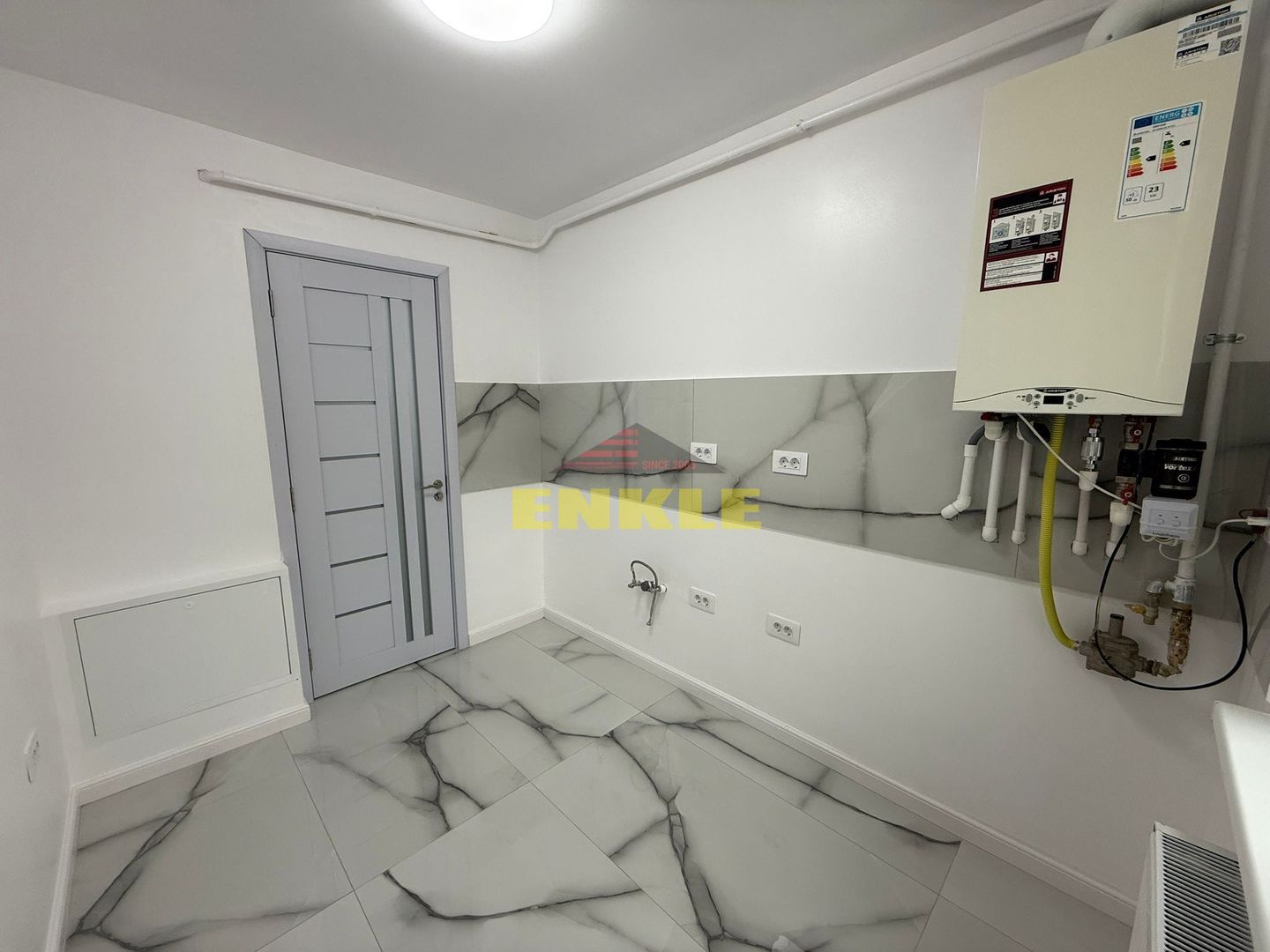 De vanzare apartament cu 2 camere, etaj2, RENOVAT IN TOATALITATE - Poză 2