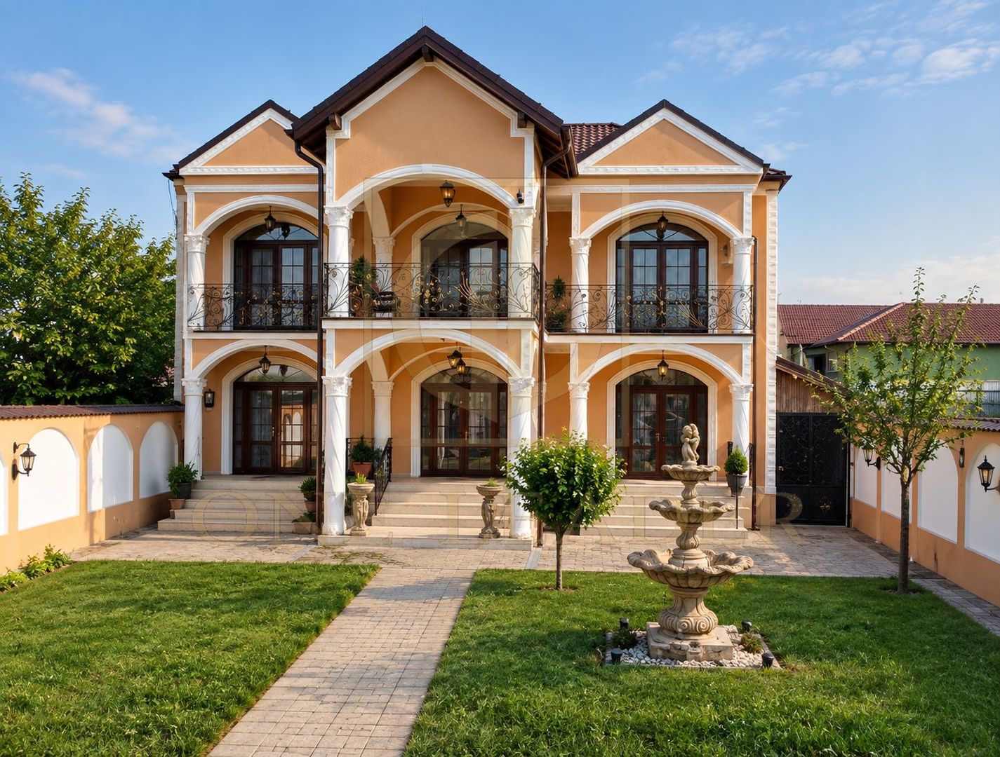 Casă Exclusivistă în Stil Baroc | 330 mp | Teren 1.200 mp - Poză 1