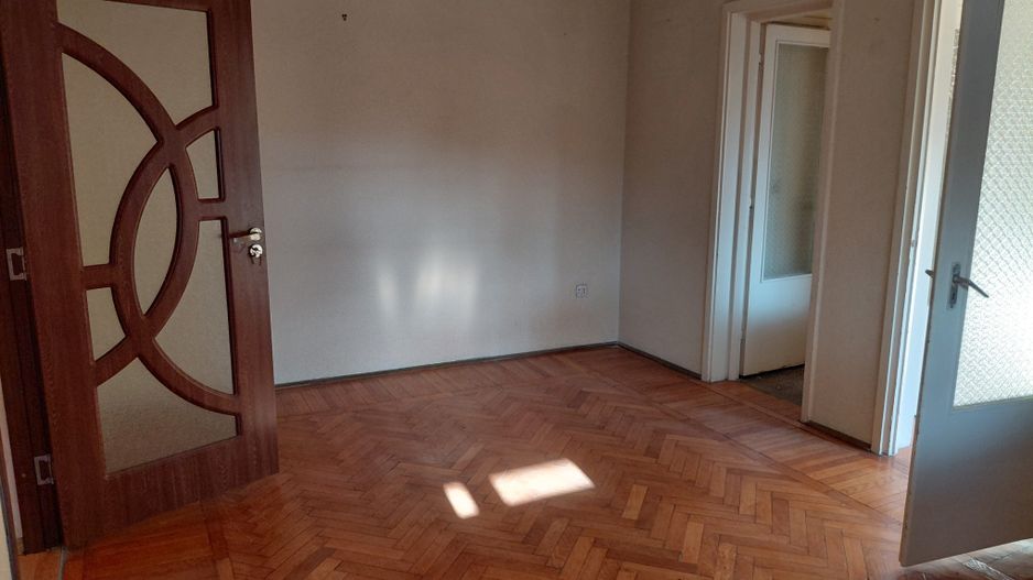 Apartament 2 camere, Tiglina 2, etaj 4,  balcon mare, liber! - Poză 1