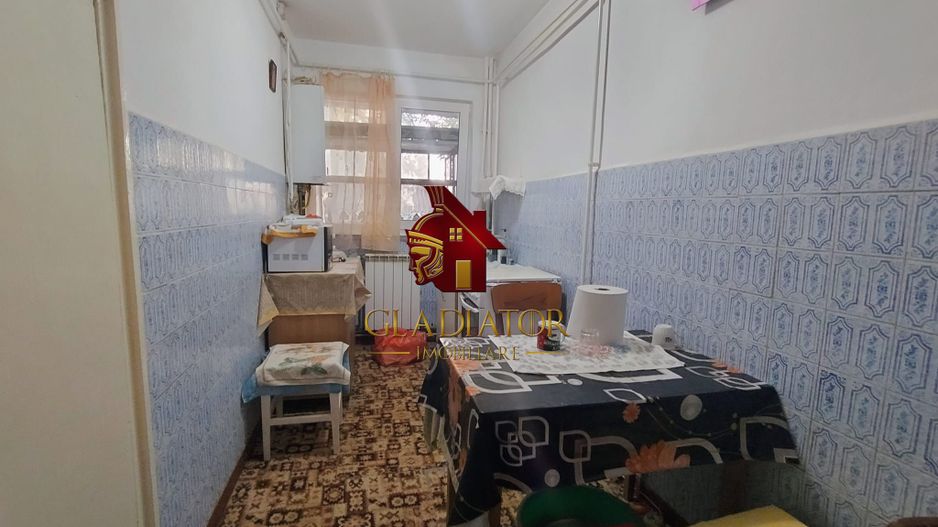 Copou Parc ferit de agitatia bulevardului, spatiu verde, et 1 cu lift - Poză 9