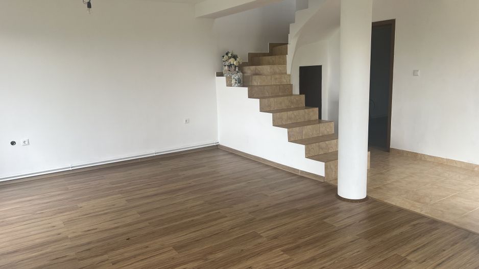 CASA DE VANZARE IN CARTIERUL PRIMAVERII -GIARMATA MARE - Poză 13