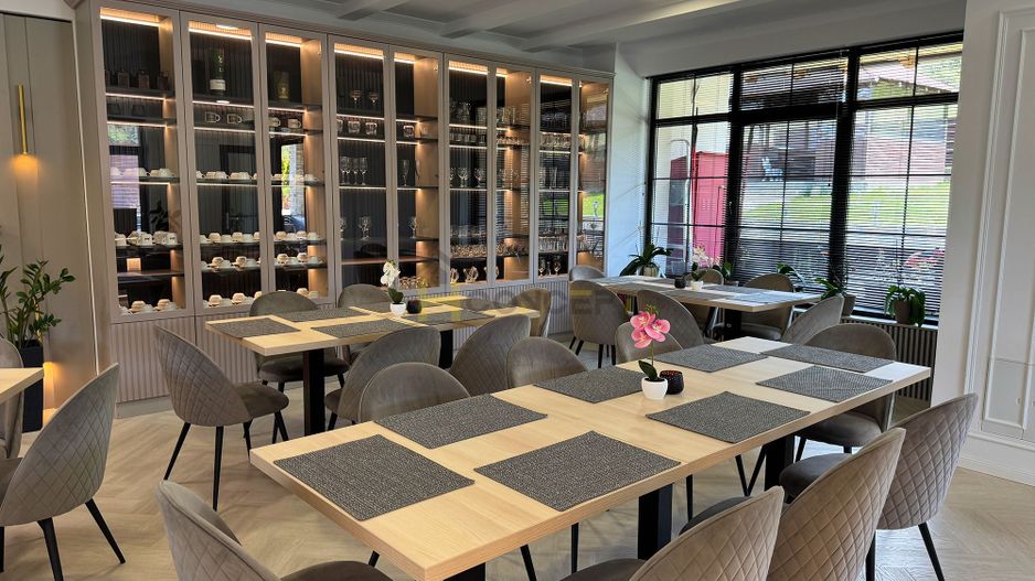 Pensiune exclusivistă Piscină încălzită în Predeal - Afacere la cheie - Poză 7