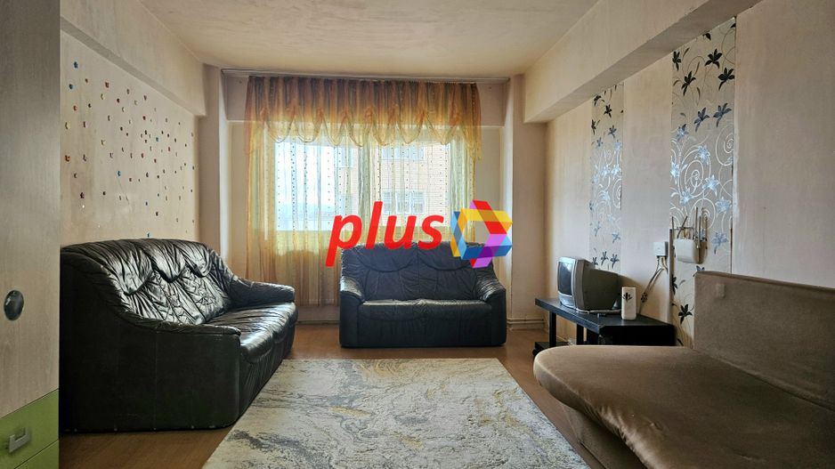 Apartament cu trei camere, zona Racadau 70 mp - Poză 1