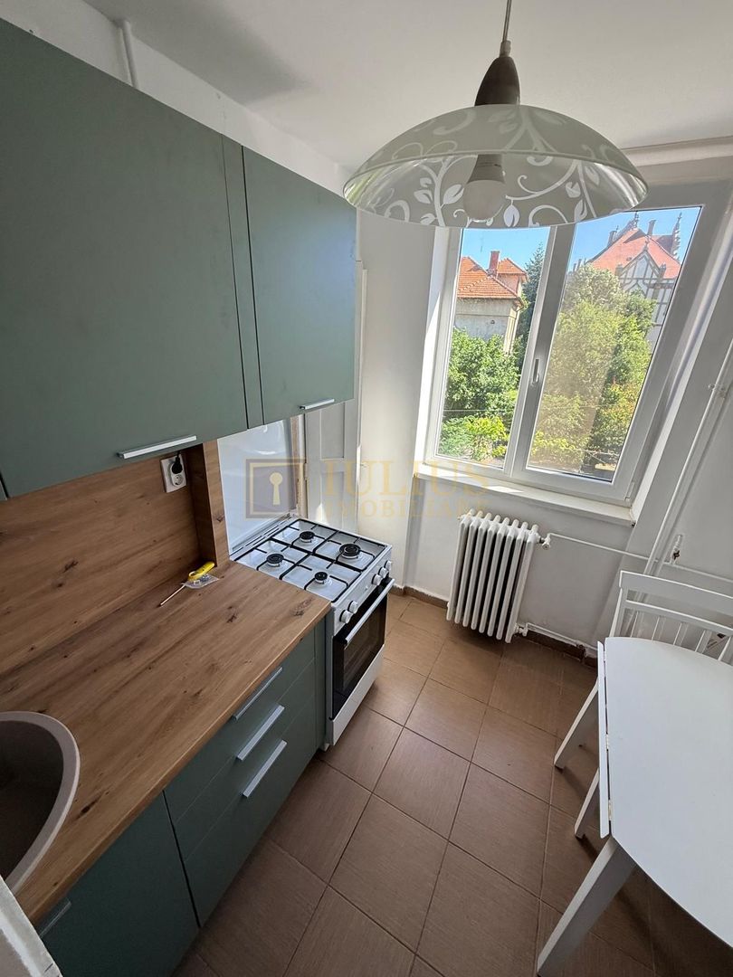 2 camere| vis a vis de Liceul Loga| zona superba, linistita| centrala proprie| - Poză 9