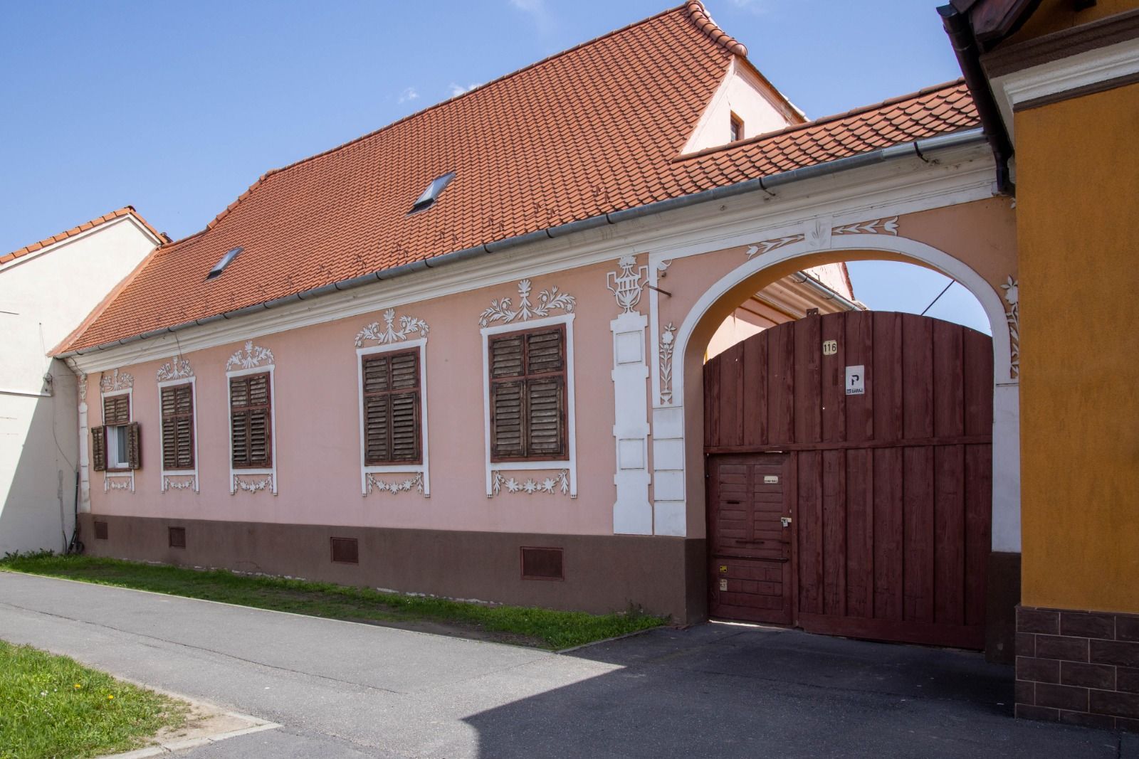 Casă Săsească Autentică cu Șură Impresionantă în Cristian – Teren 2729mp - Poză 5