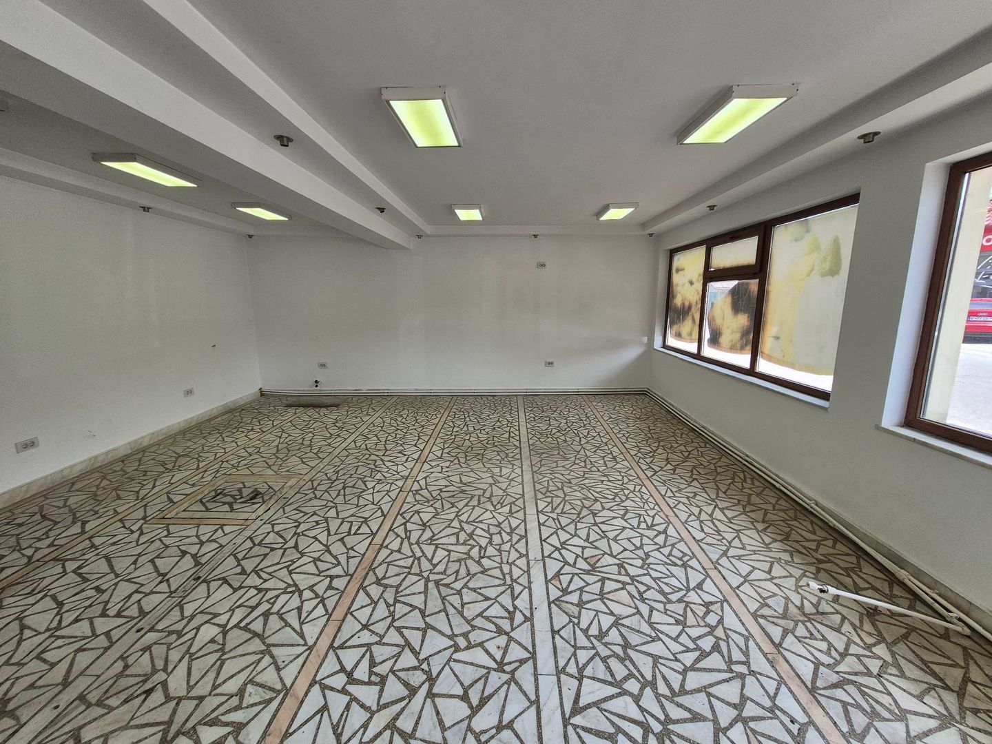 Spatiu comercial+Locuinta 664 mp construiti+anexa 16 mp si teren 845mp - Poză 8